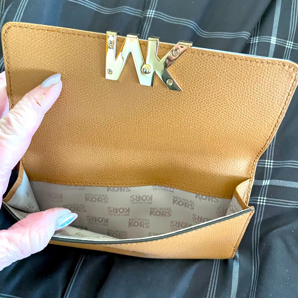 Micheal kors wallet.